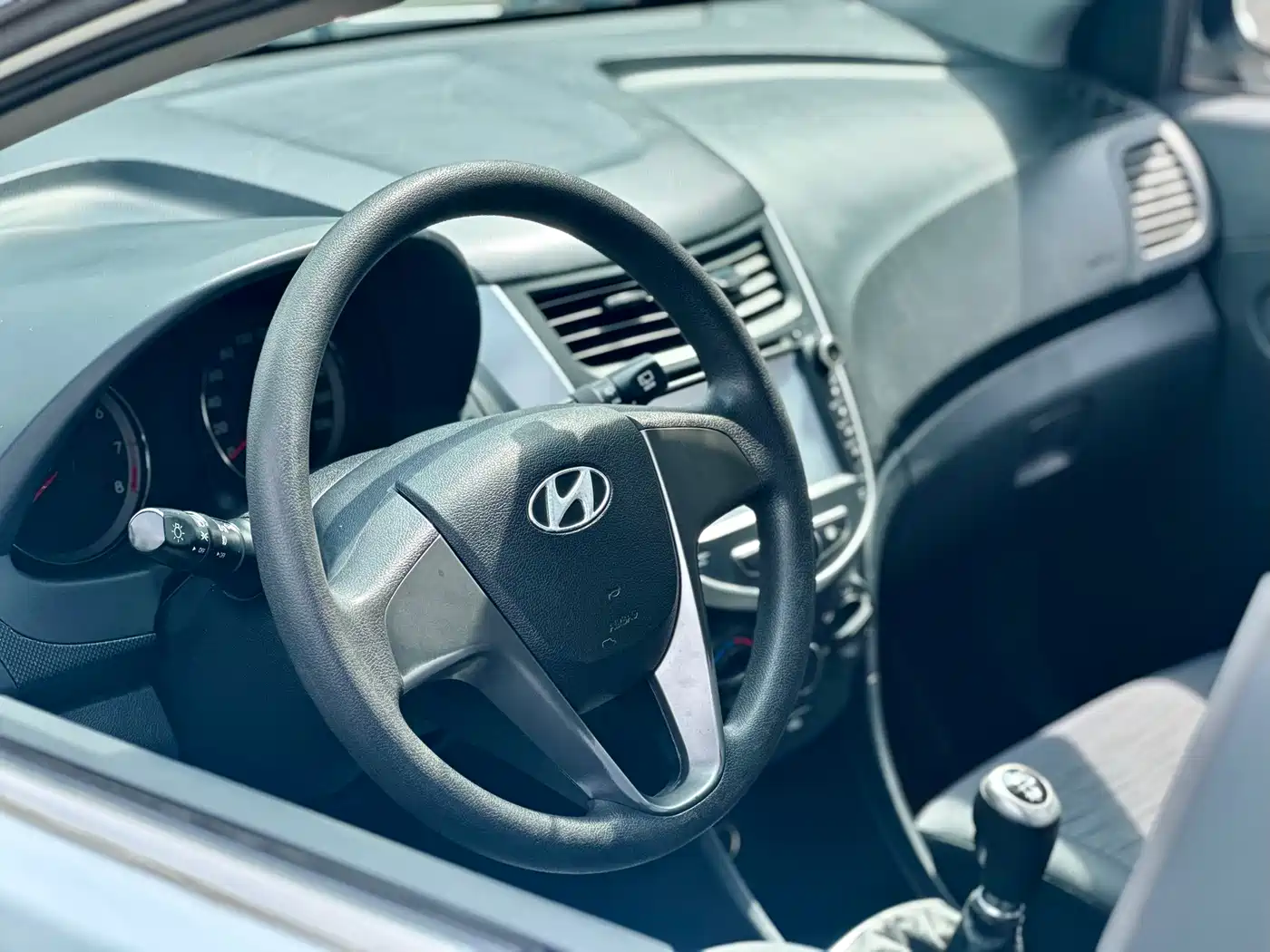 Hyundai Reina 2014 2014 1.4L Manual GLX