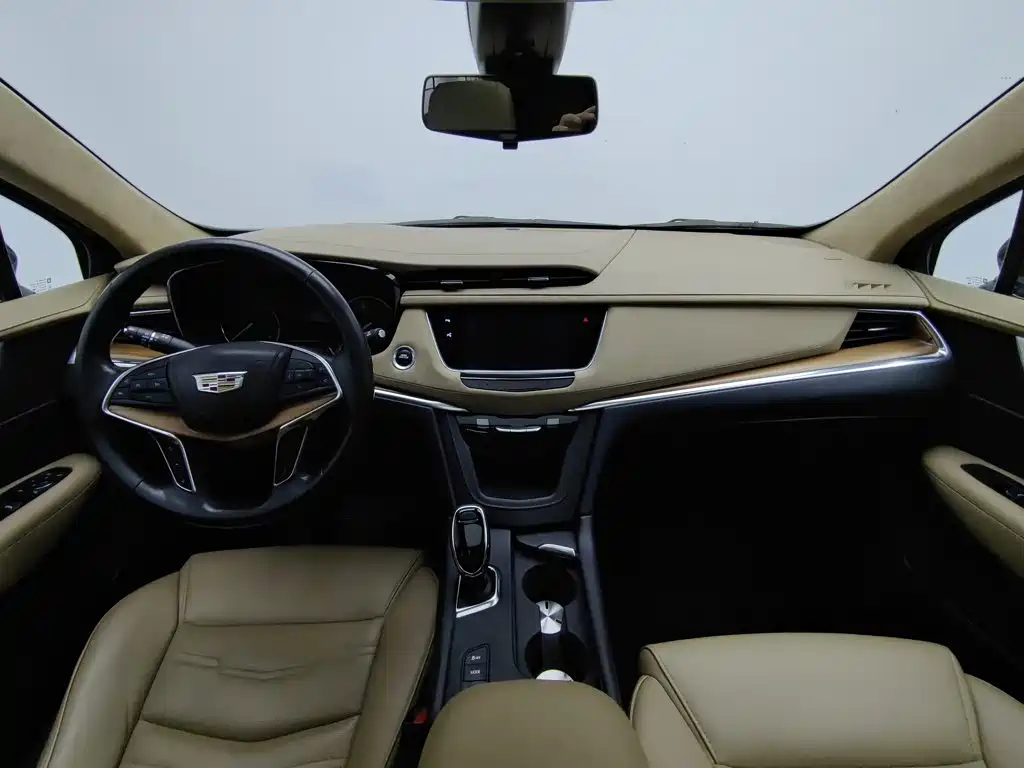 صورة 5 - Cadillac XT5
