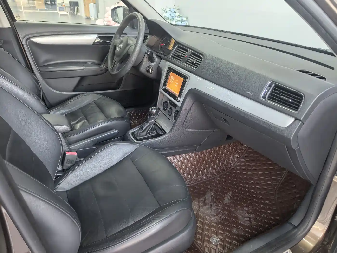 Volkswagen Lavida Tour 2013 1.6L Automatic Comfort фото 16
