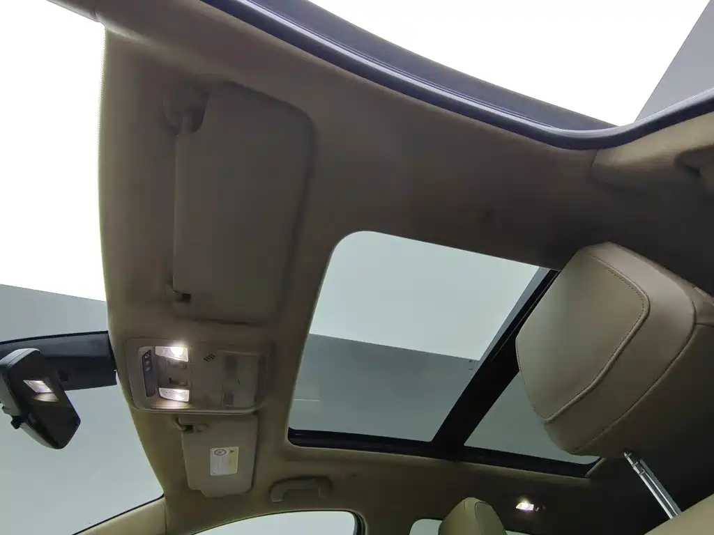 Фото 14 - Cadillac XT5