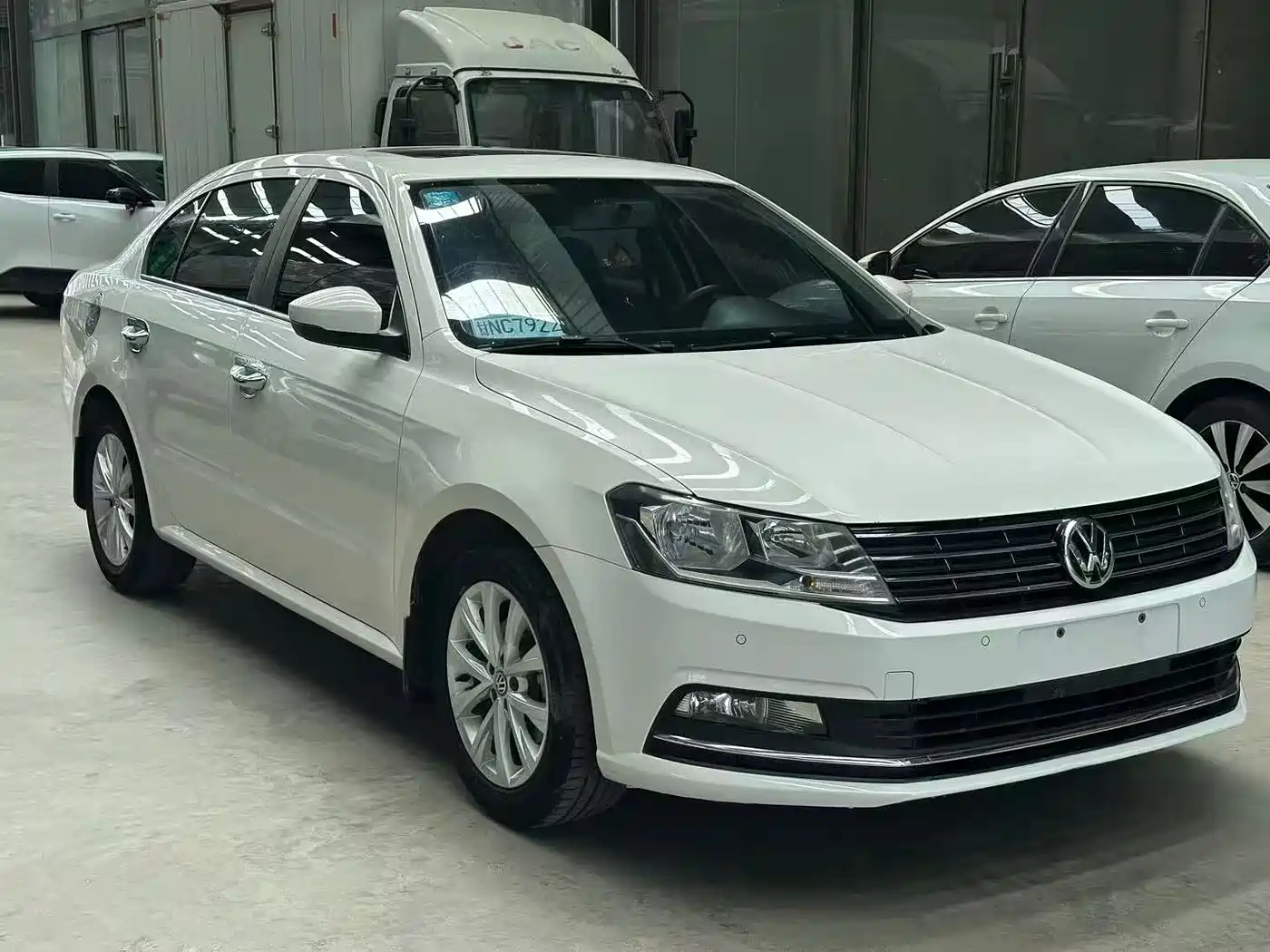 Volkswagen Lavida 2017 1.6L Automatic Comfort Edition фото 3