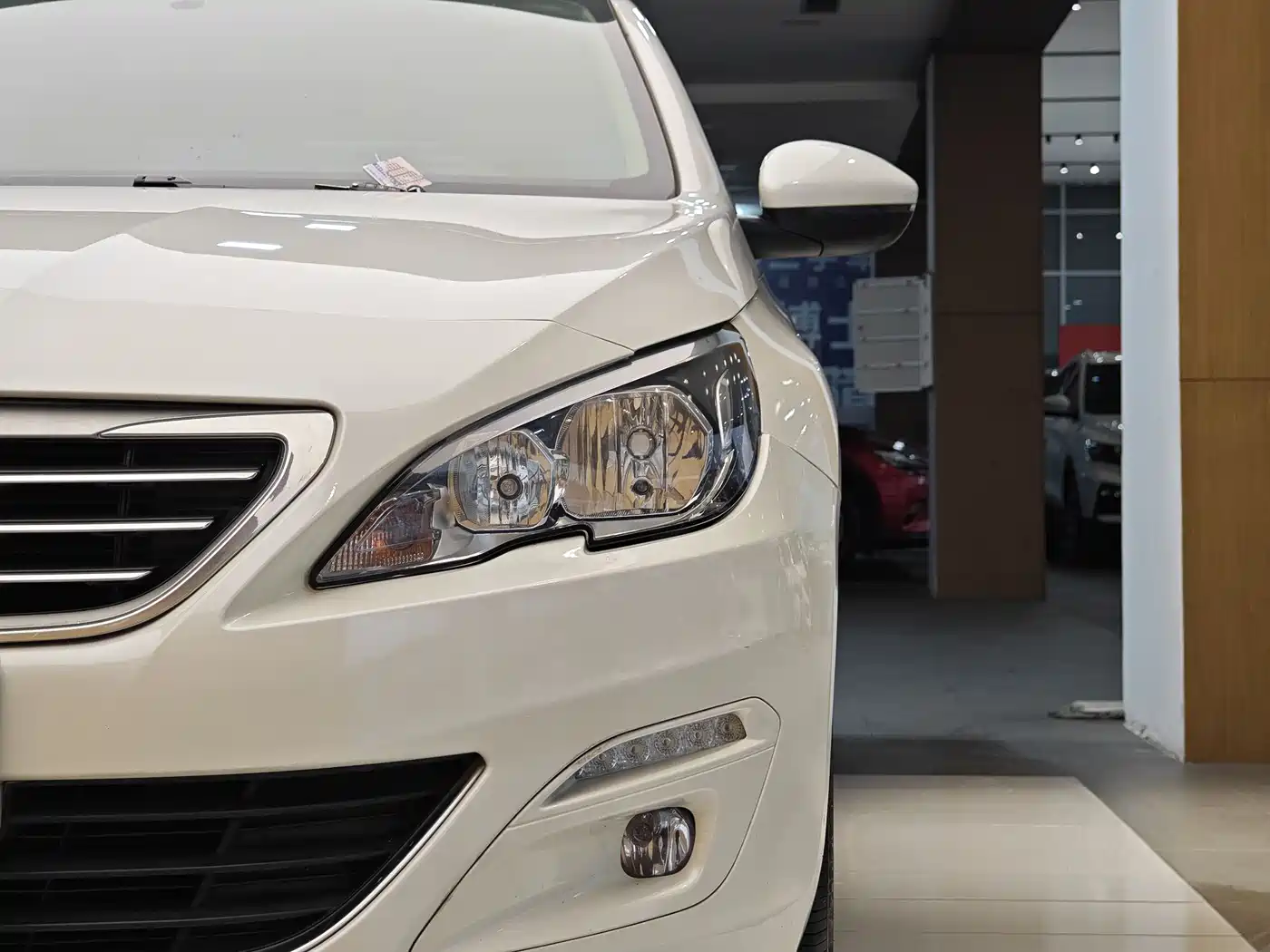 Peugeot 408 2016 1.6T Automatic Luxury Edition фото 2