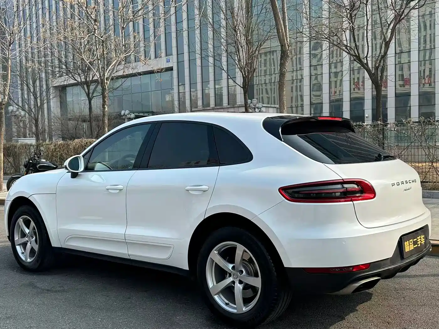 PORSCHE MACAN