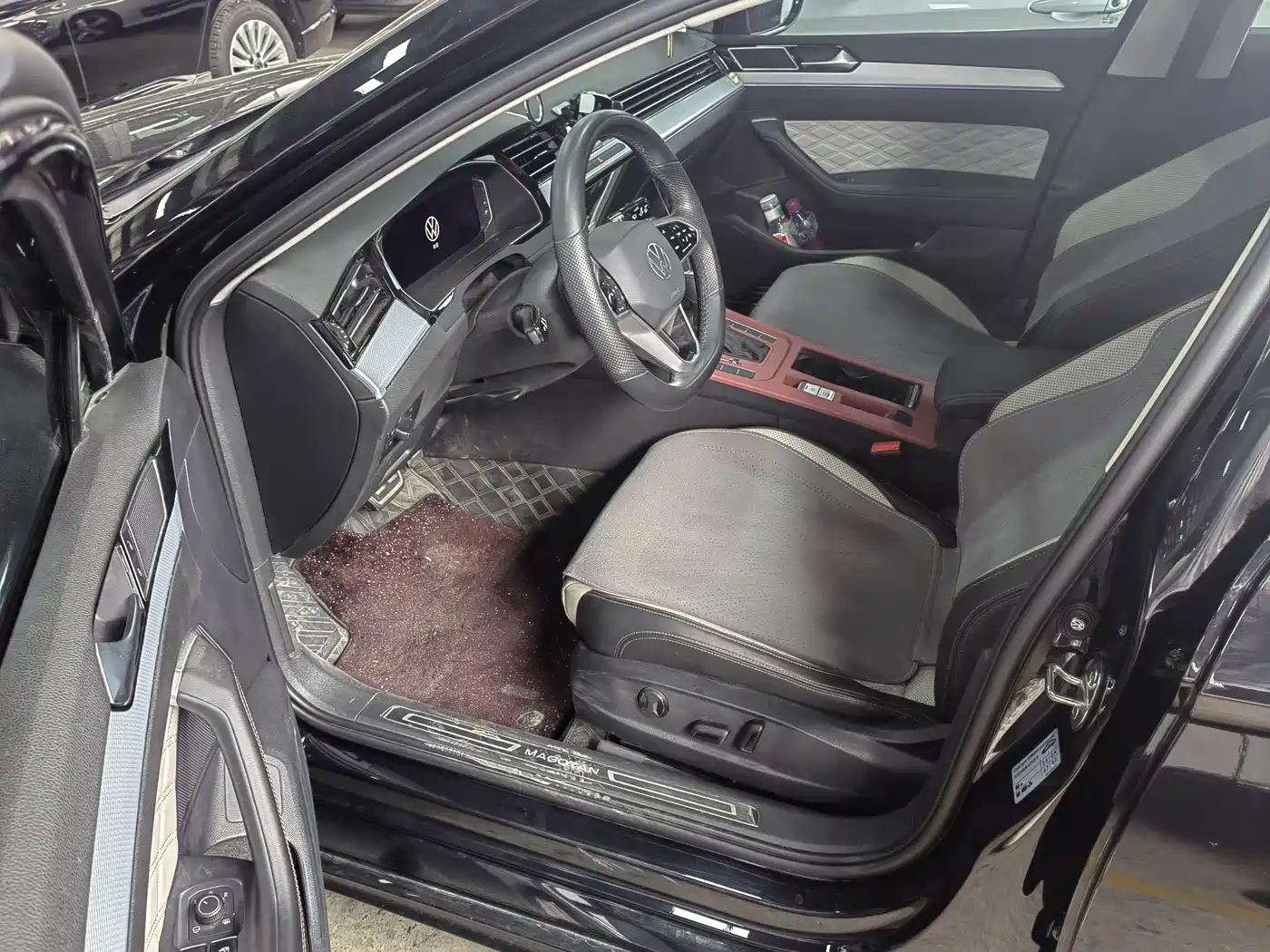 Volkswagen Magotan 2024 2 Million Units Public Sharing Edition 330TSI DSG Luxury фото 4