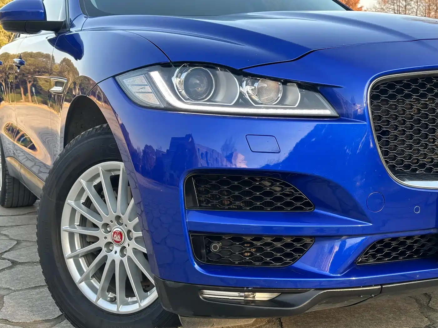 Photo 2 - Jaguar F-PACE