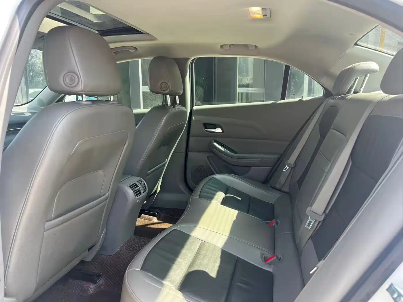 Chevrolet Malibu 2013 2.0L Automatic Luxury Edition фото 9