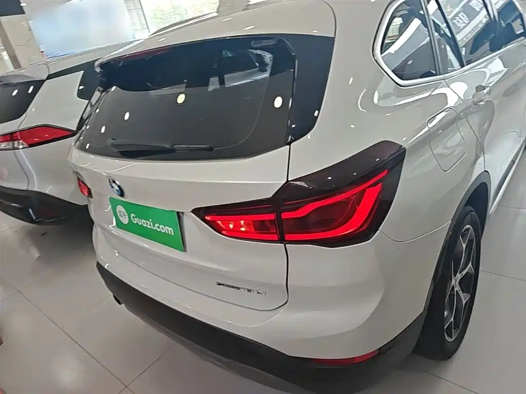 BMW X1 2018 sDrive18Li Premium Model фото 6