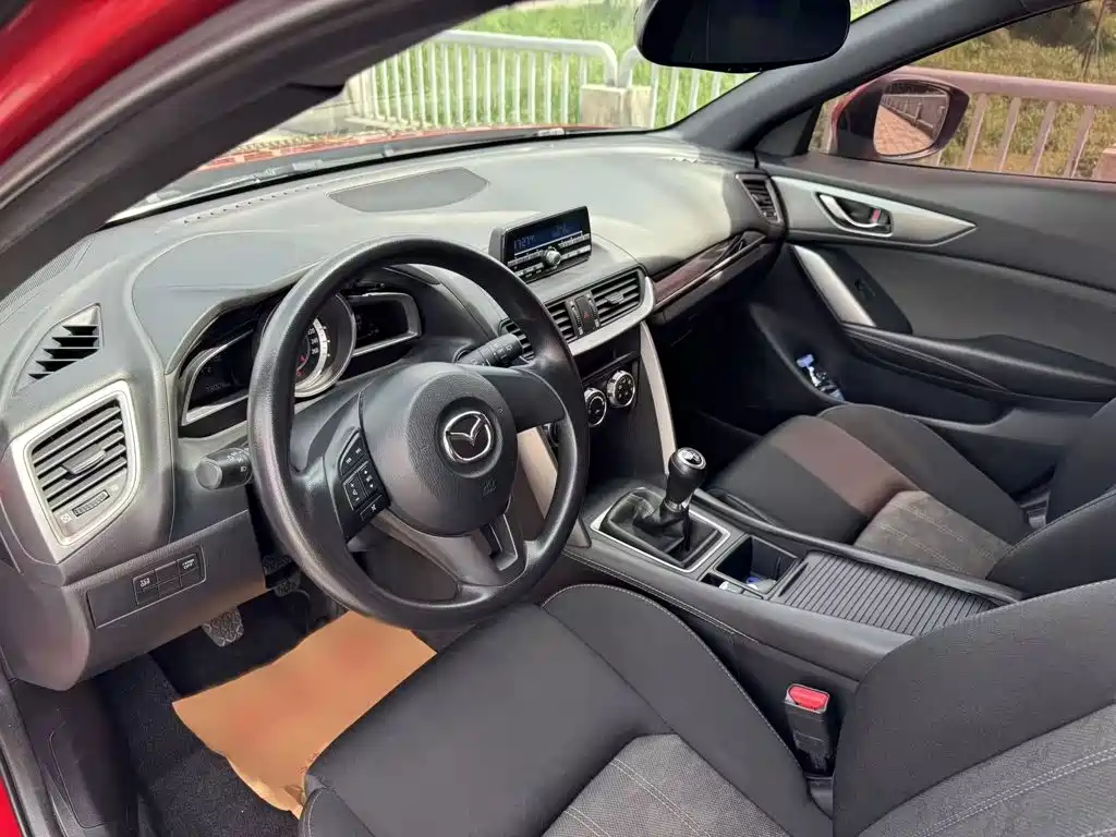 Photo 13 - Mazda CX-4