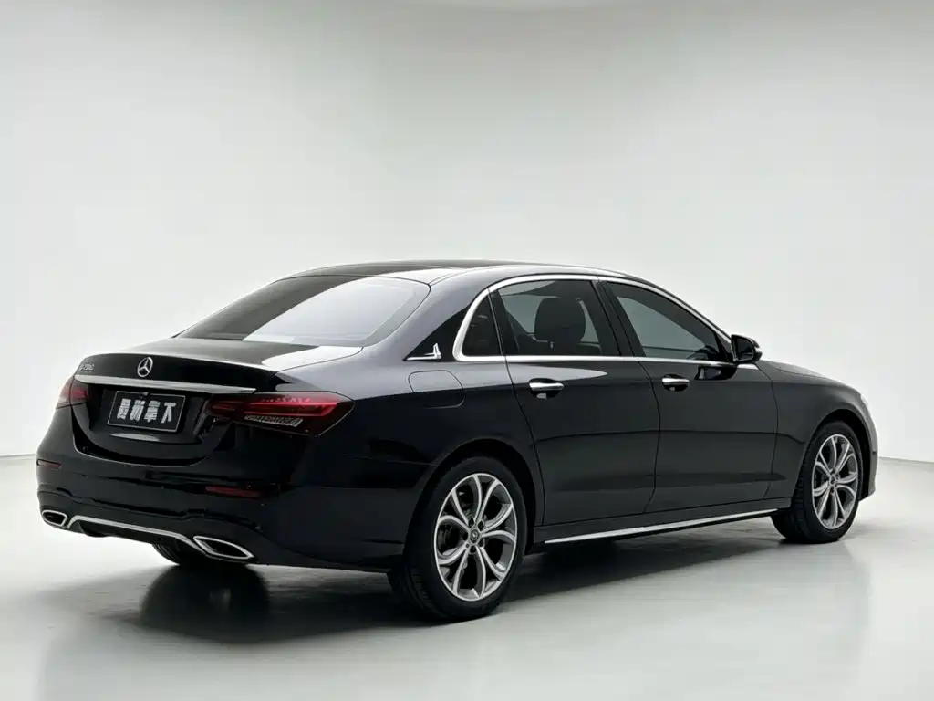Фото 7 - Mercedes-Benz E-Class
