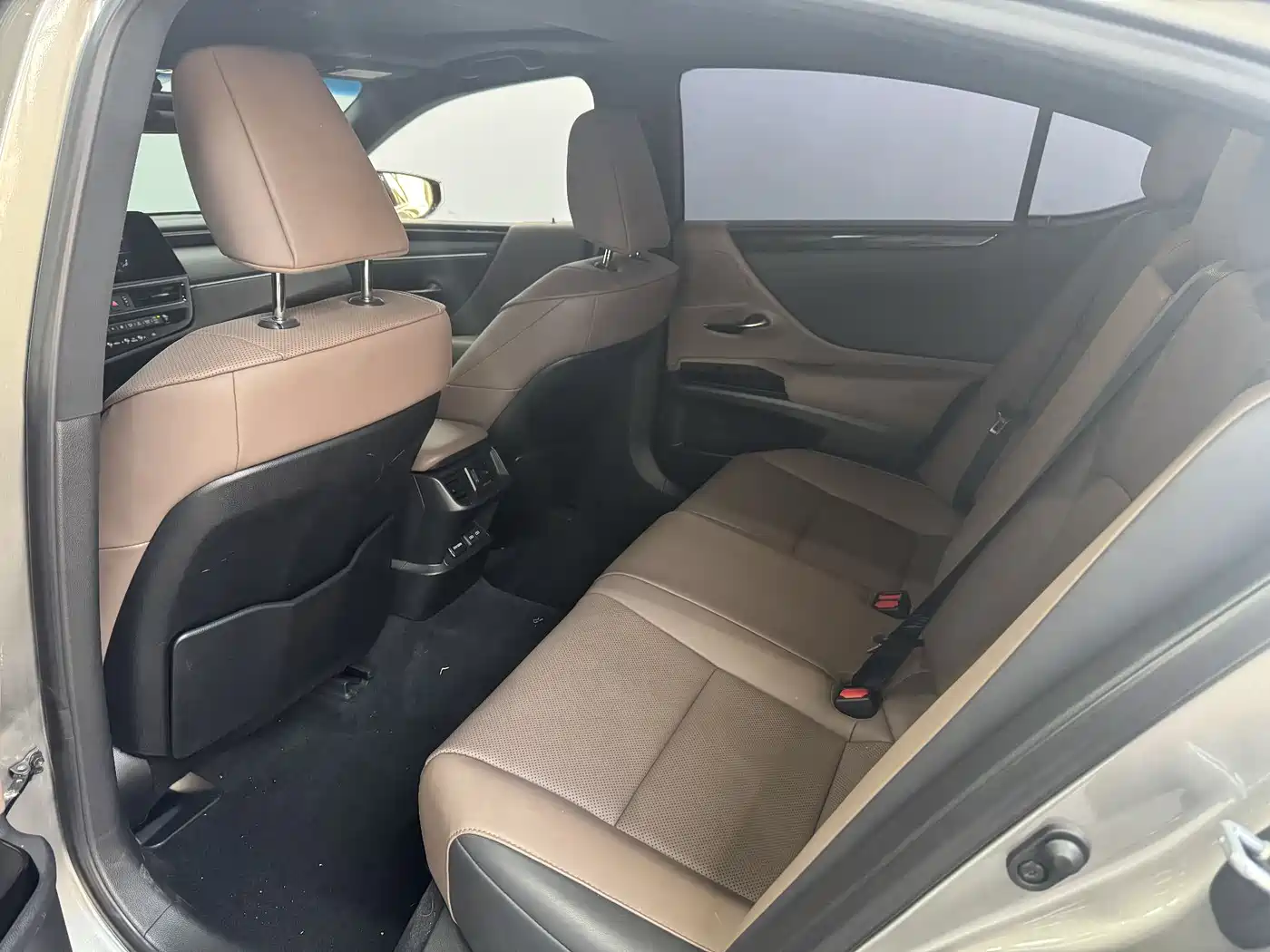 Lexus ES 2022 200 Excellence Edition фото 15
