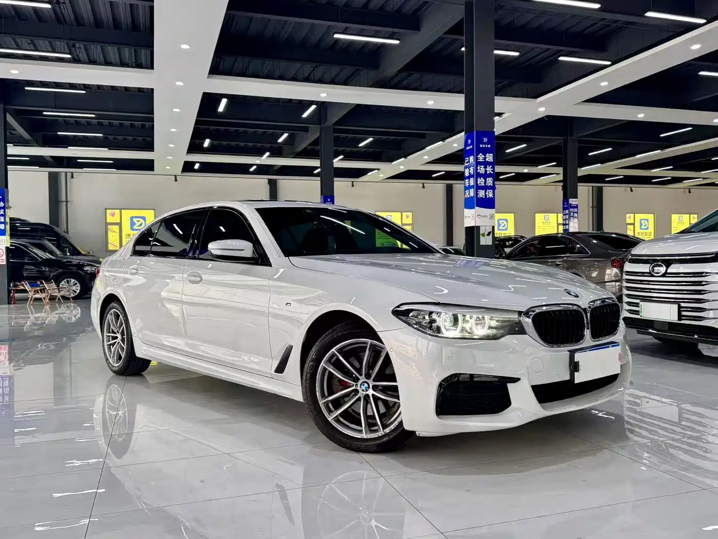 BMW 5 Series 2019 525Li M Sport Package фото 3