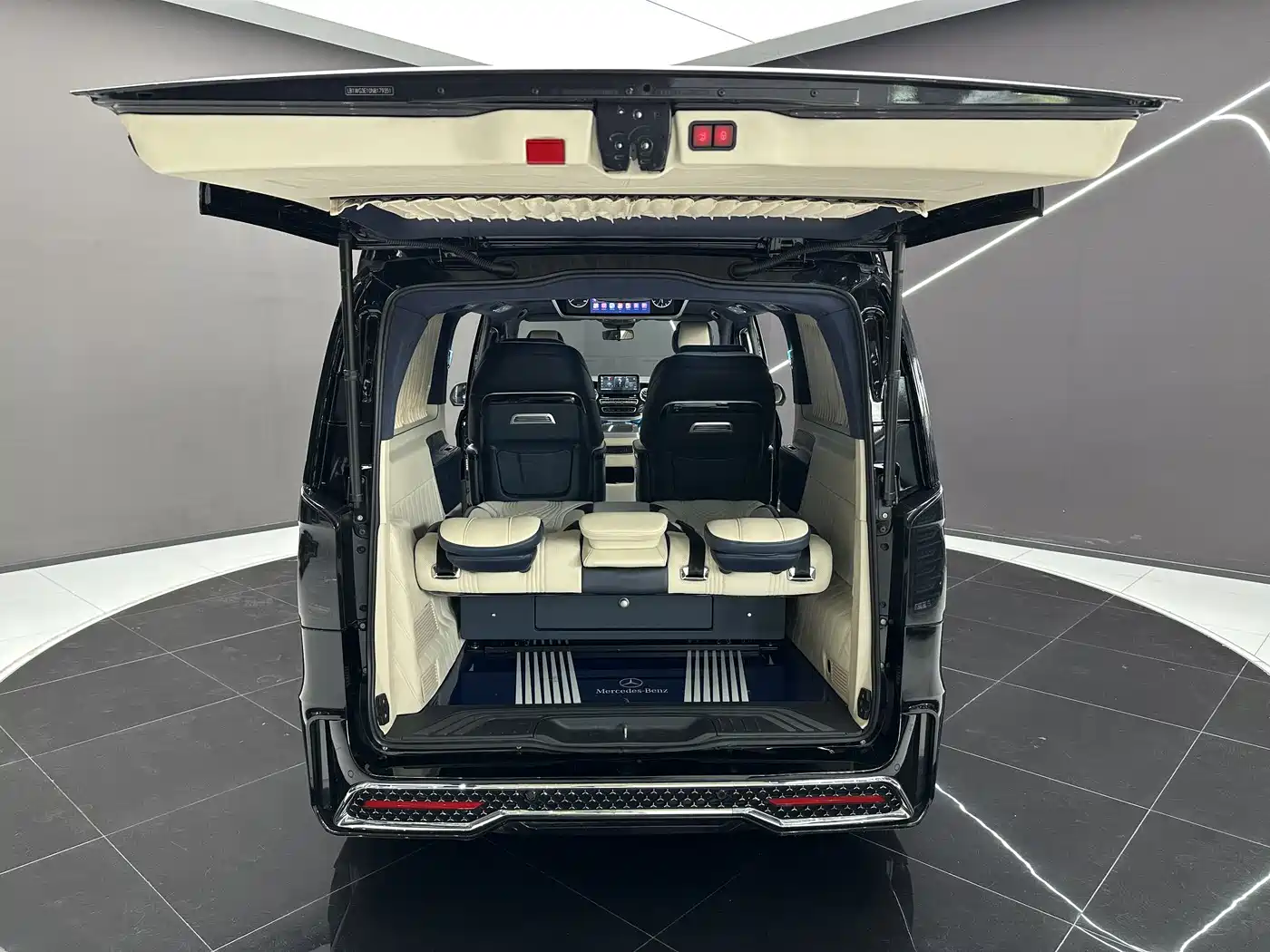 Mercedes-Benz Vito 2023 2.0T Business 7-Seater фото 19