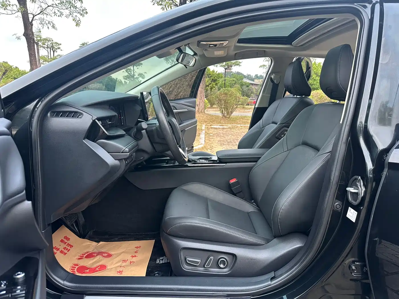 Toyota Camry 2024 2.0GVP Luxury Edition фото 8