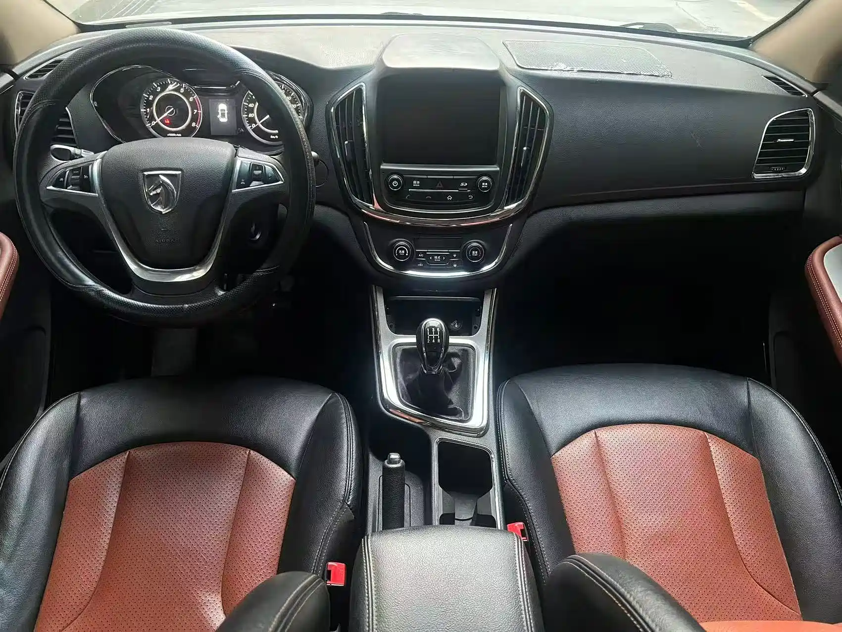 Фото 6 - Baojun 560