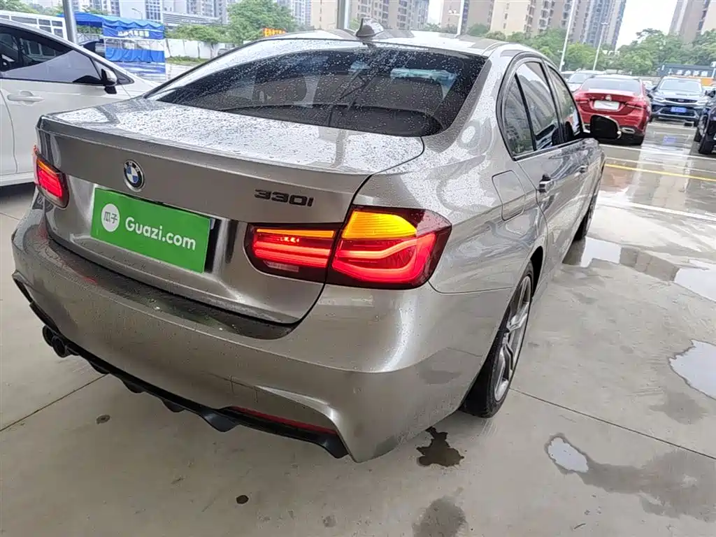 BMW 3 Series 2018 320i M Sport Black Night Edition фото 7