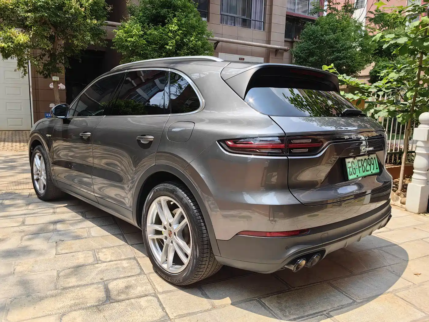 Porsche Cayenne New Energy 2022 Cayenne E-Hybrid 2.0T Platinum Edition фото 4