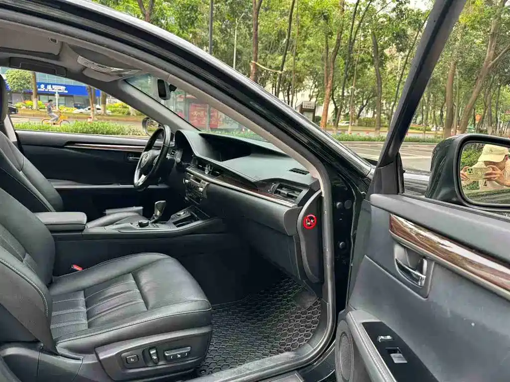 Lexus ES 2015 250 Elegance Edition фото 8