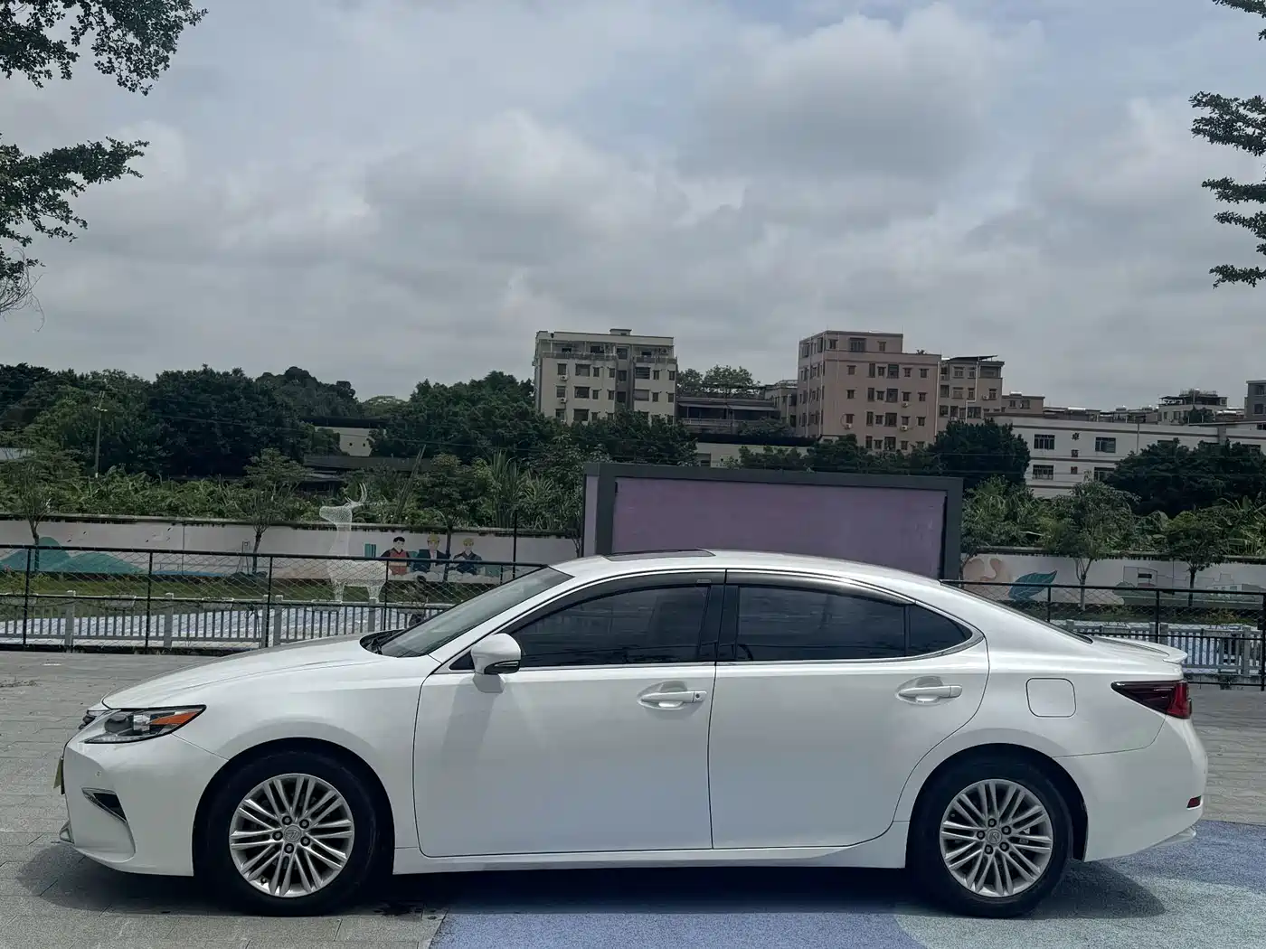 Фото 7 - Lexus ES