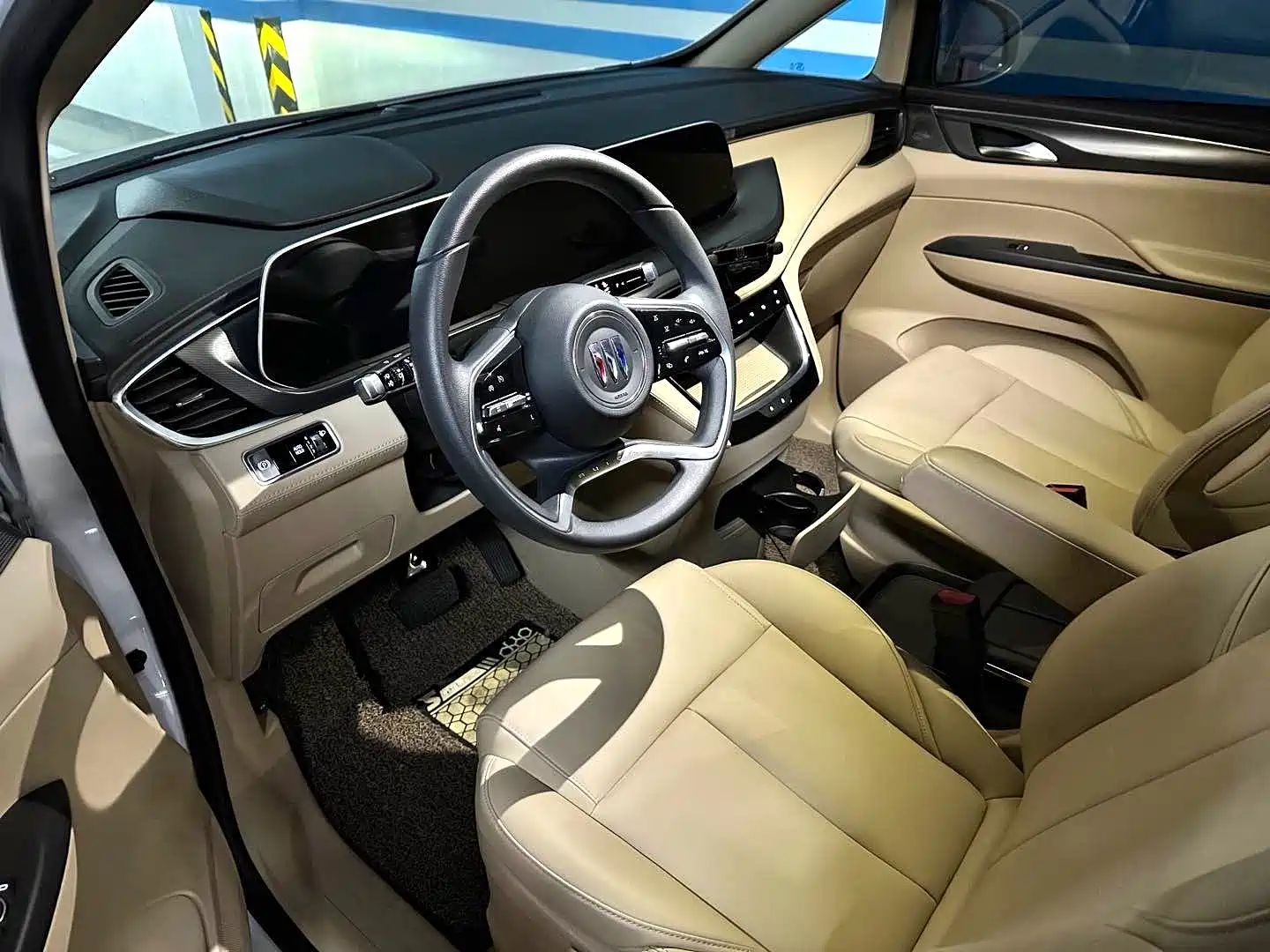Photo 9 - Buick GL8
