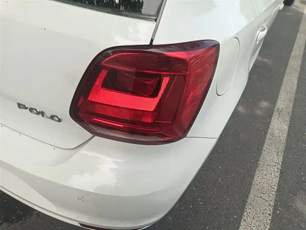 Volkswagen Polo 2016 1.4L Automatic Trend фото 24