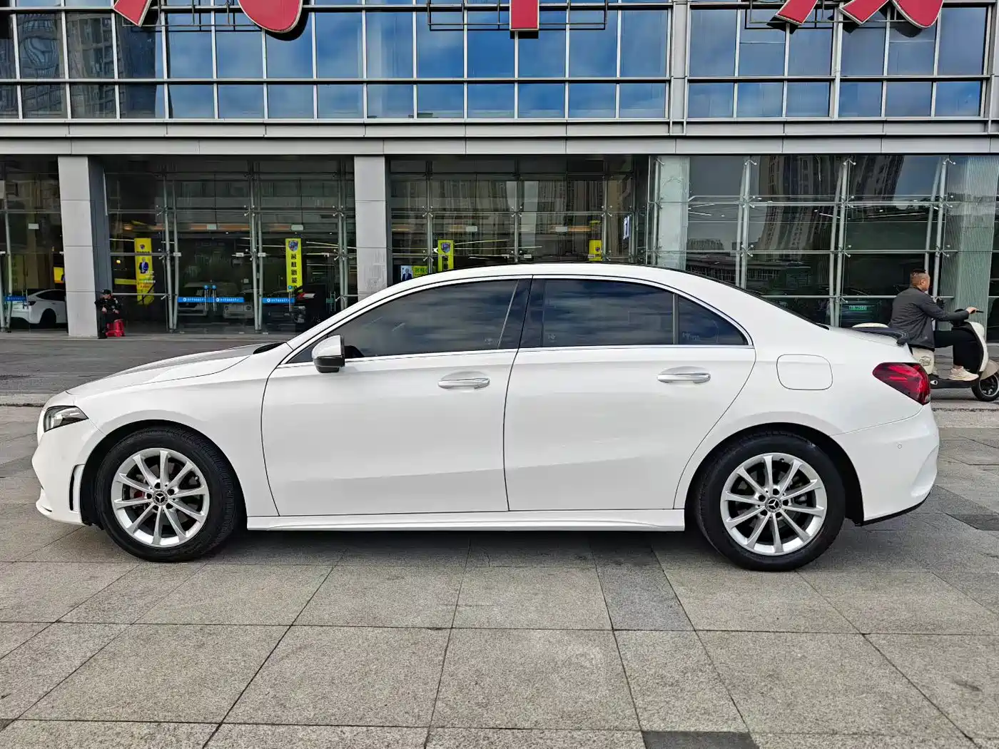 Mercedes-Benz A-Class 2019 A 200 L Sport Sedan фото 2