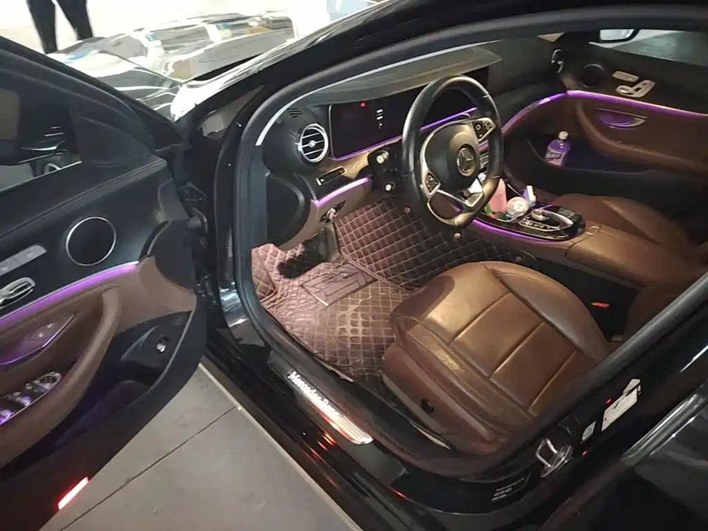 Photo 16 - Mercedes-Benz E-Class