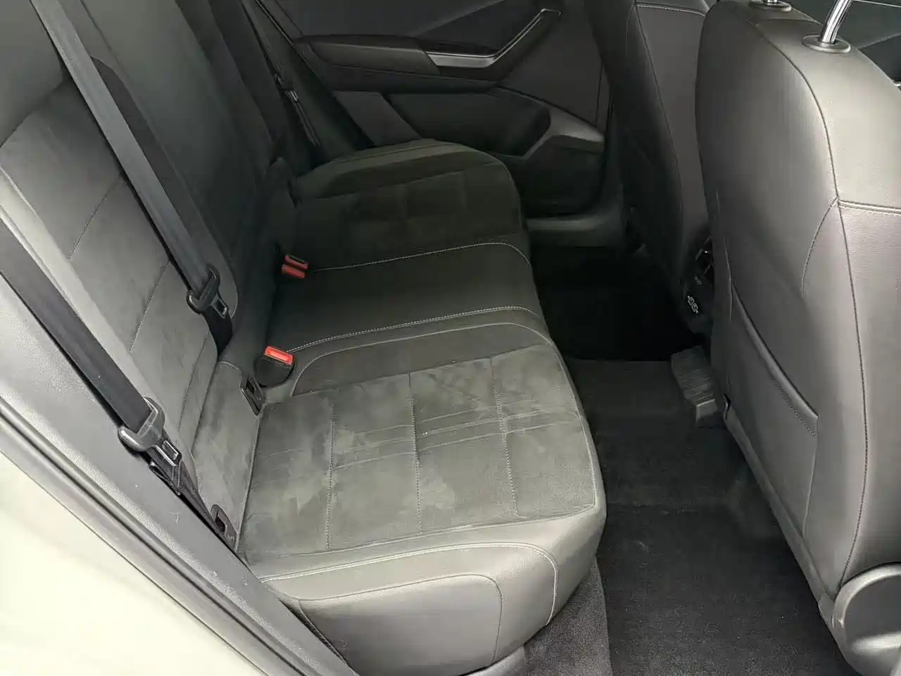 VOLKSWAGEN T-ROC EXPLORING SONGS