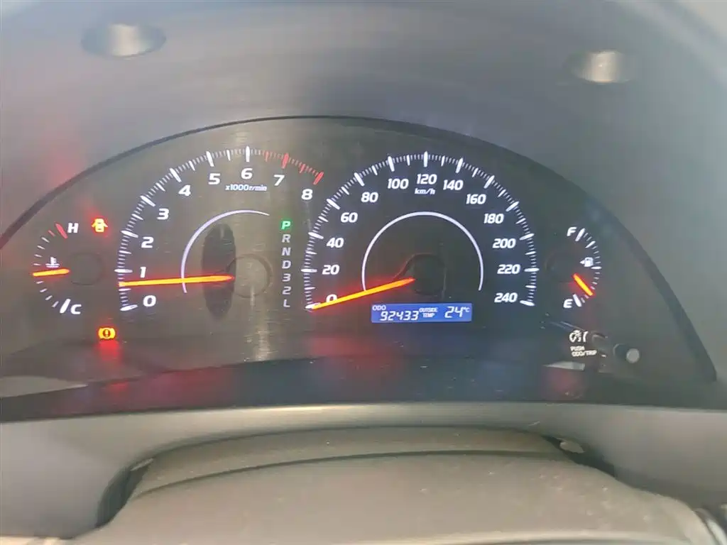Toyota Camry 2013 200E Classic Elite Edition фото 12