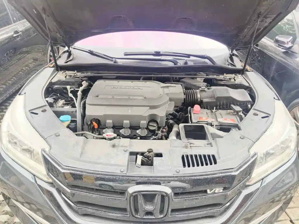 Фото 9 - Honda Accord