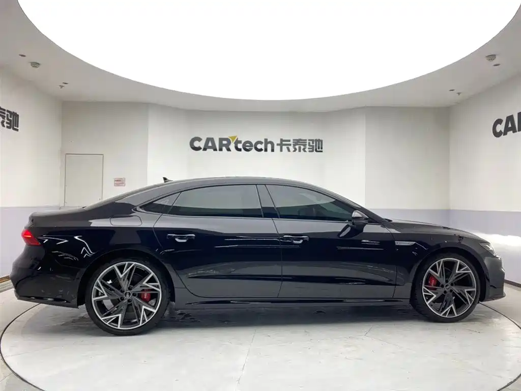 Audi A7L 2023 45 TFSI quattro S-line Black Warrior Edition фото 5