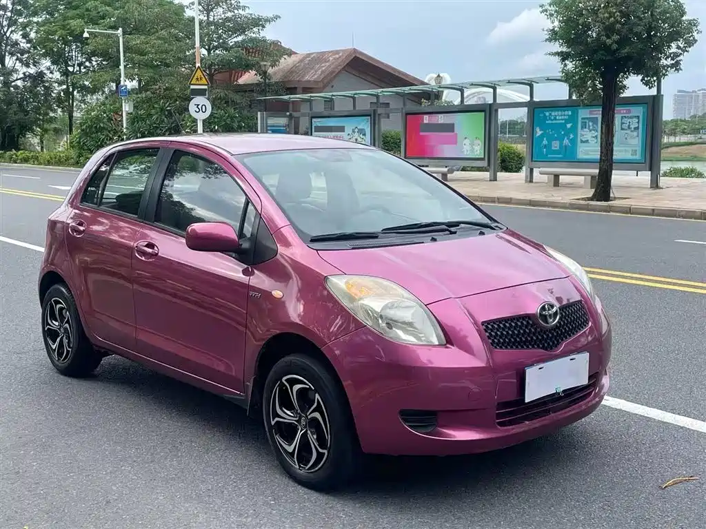 Toyota Yaris 2009 1.6E Automatic Comfort Edition фото 3