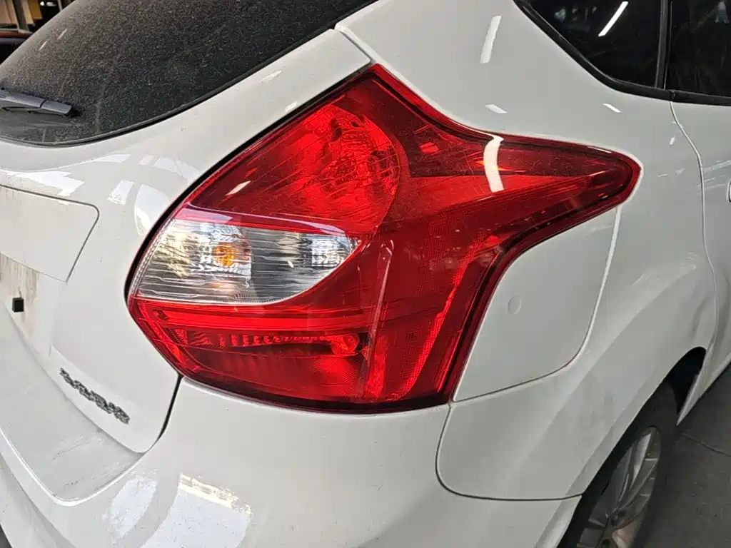 Фото 8 - Ford Focus