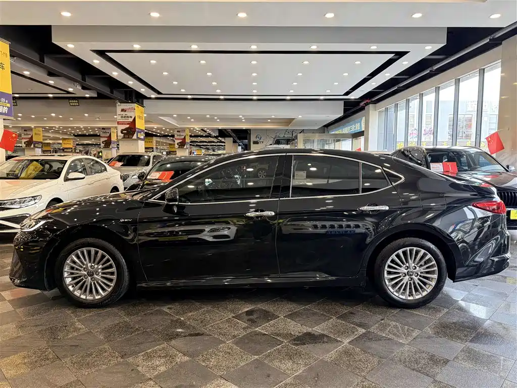 Toyota Camry 2025 2024 Hybrid 2.0HGVP Luxury Edition