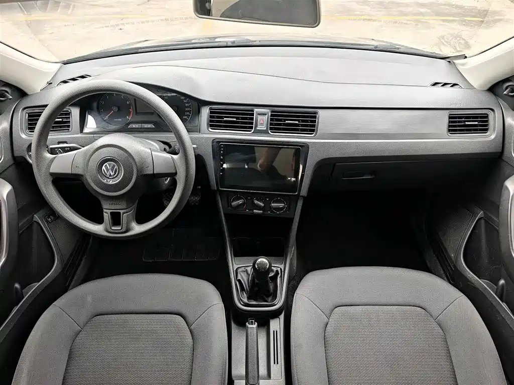Volkswagen Santana 2013 1.6L Manual Trend Edition фото 4