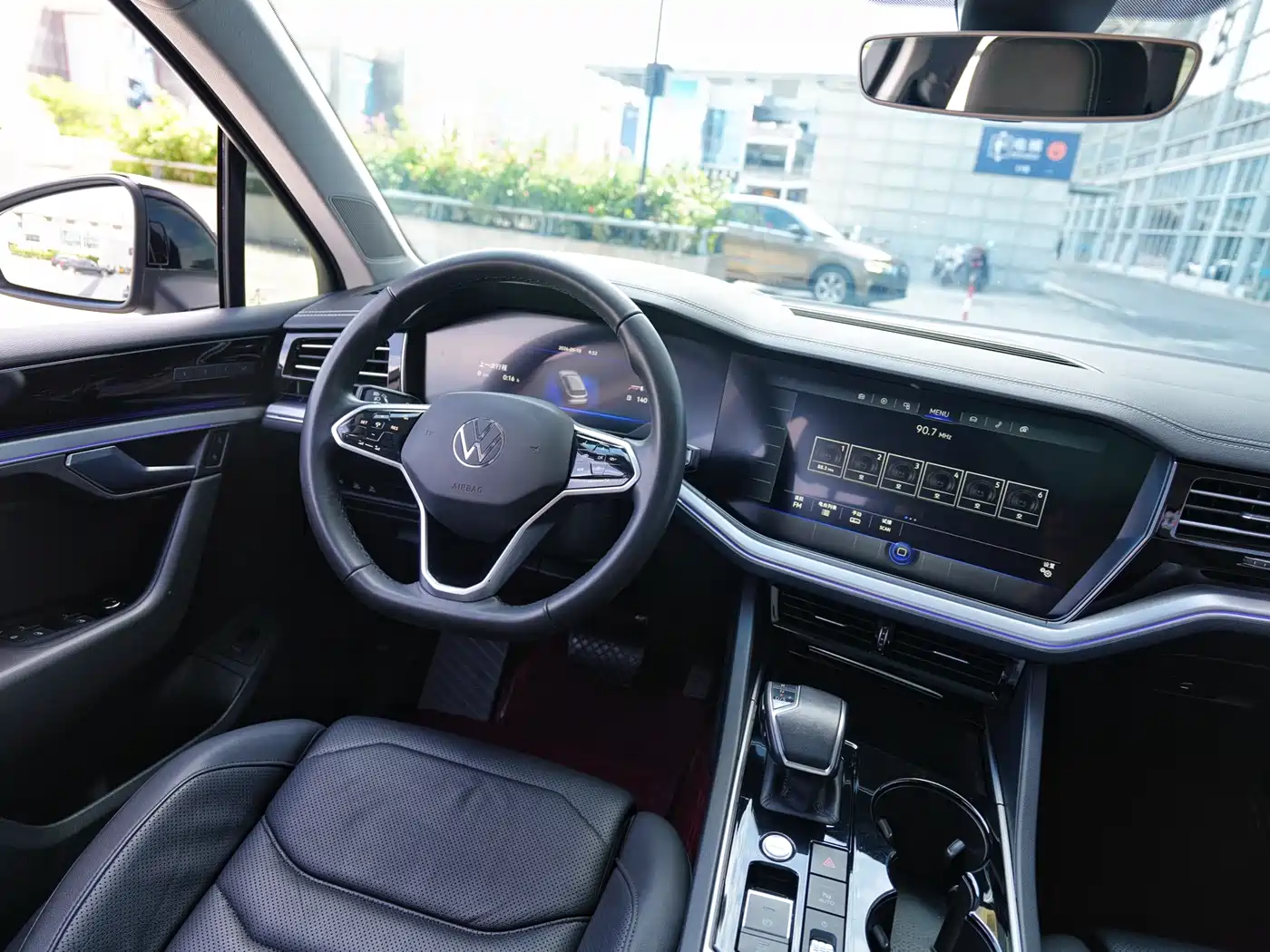 VOLKSWAGEN TOUAREG