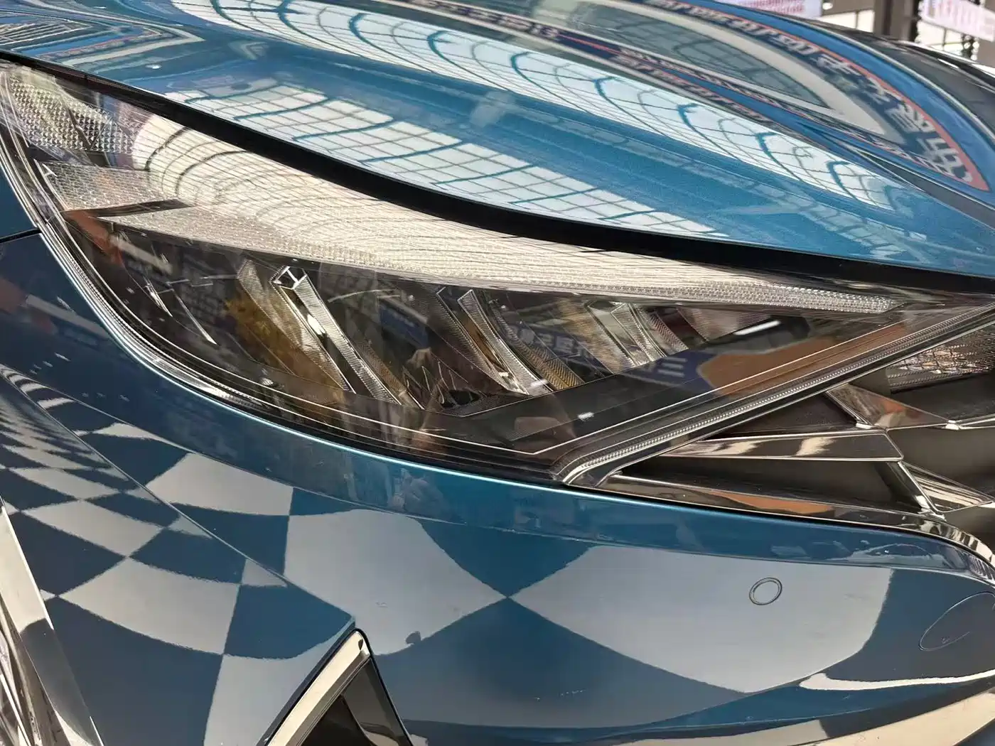 Hyundai Elantra 2022 1.5L CVT LUX Premium Edition фото 4