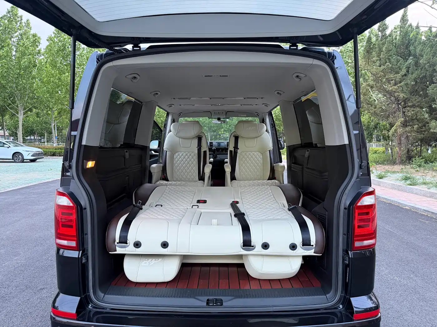 Volkswagen Caravelle 2019 2.0TSI 4WD Luxury 7-seater фото 23