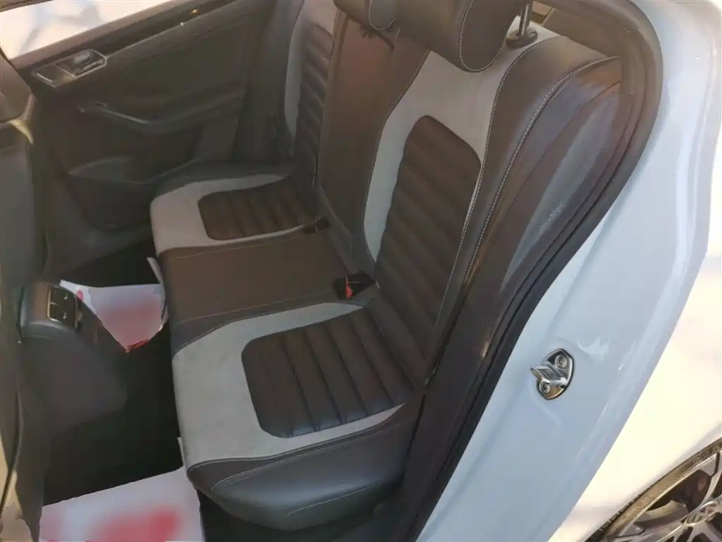 Volkswagen Sagitar 2016 280TSI Automatic R-Line фото 14