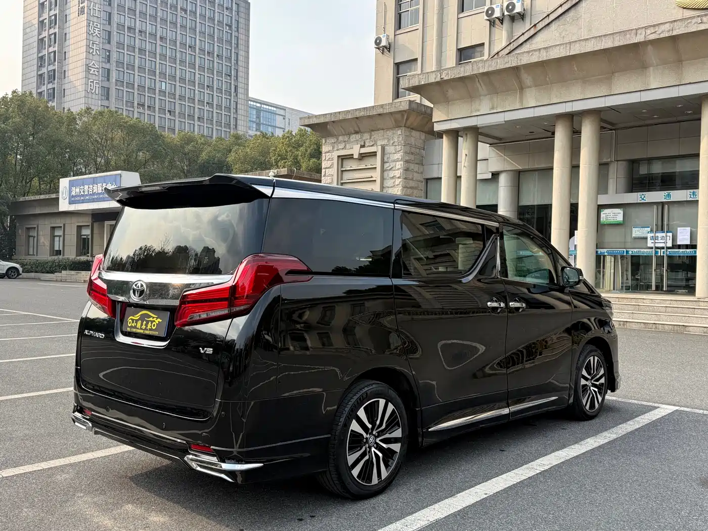 Toyota Alphard 2015 3.5L Luxury Edition фото 14