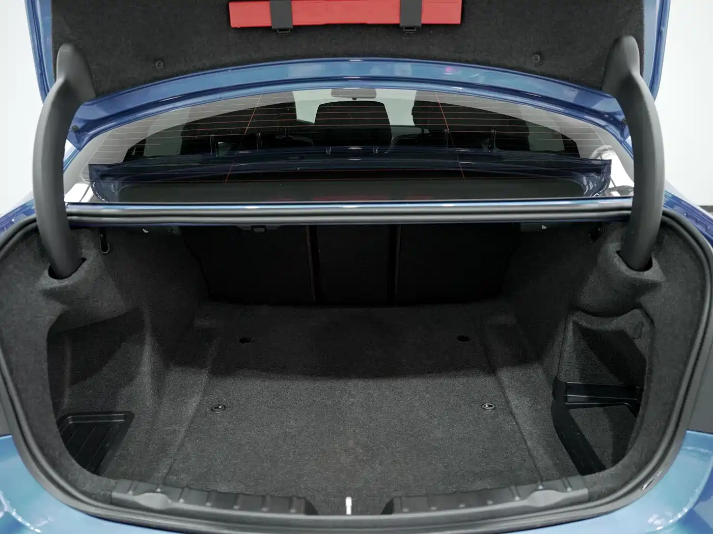 BMW 3 Series 2019 320i M Sport Black Night Edition фото 19