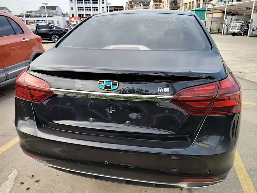 Фото 6 - Geely Emgrand