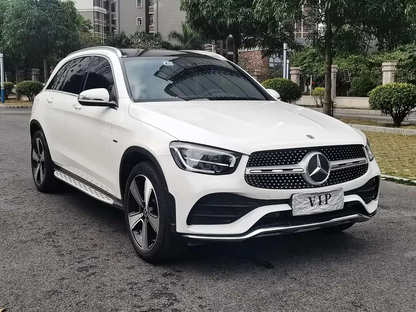 MERCEDES-BENZ GLC