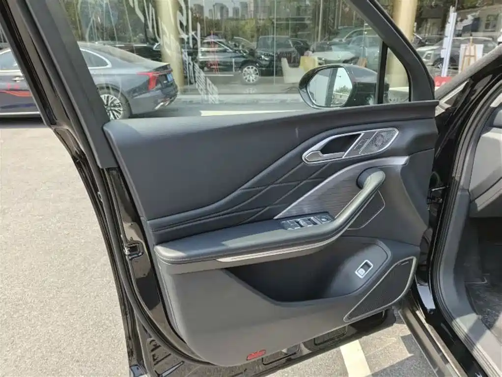 Hongqi HS7 PHEV 2024 2.0T PHEV 4WD Flagship Edition 6-seater фото 6