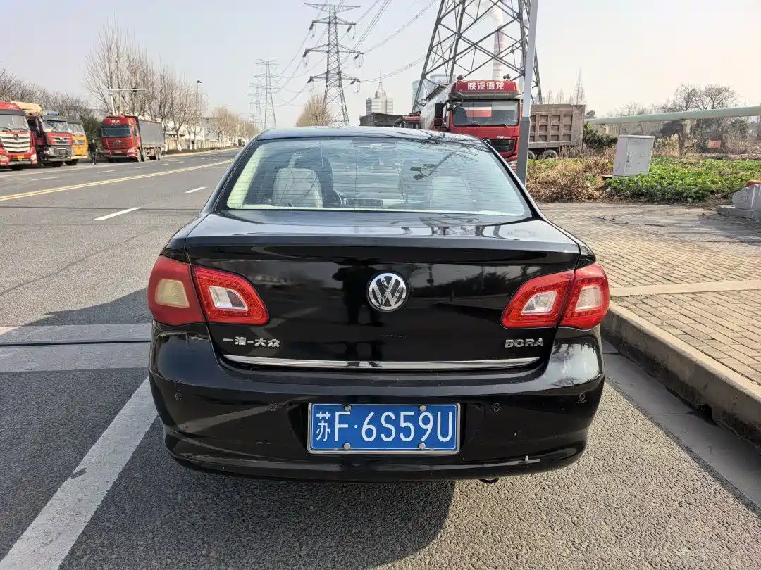 Volkswagen Bora 2011 1.6L Automatic Comfort фото 4