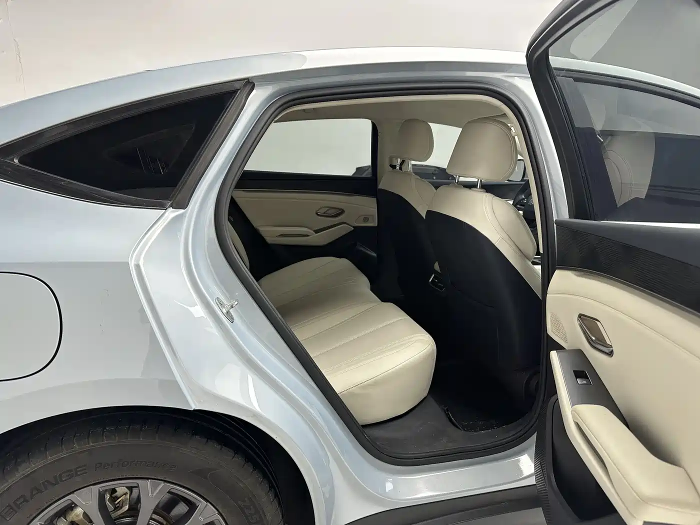 BYD Qin L 2024 DM-i 80KM Leading Edition фото 12