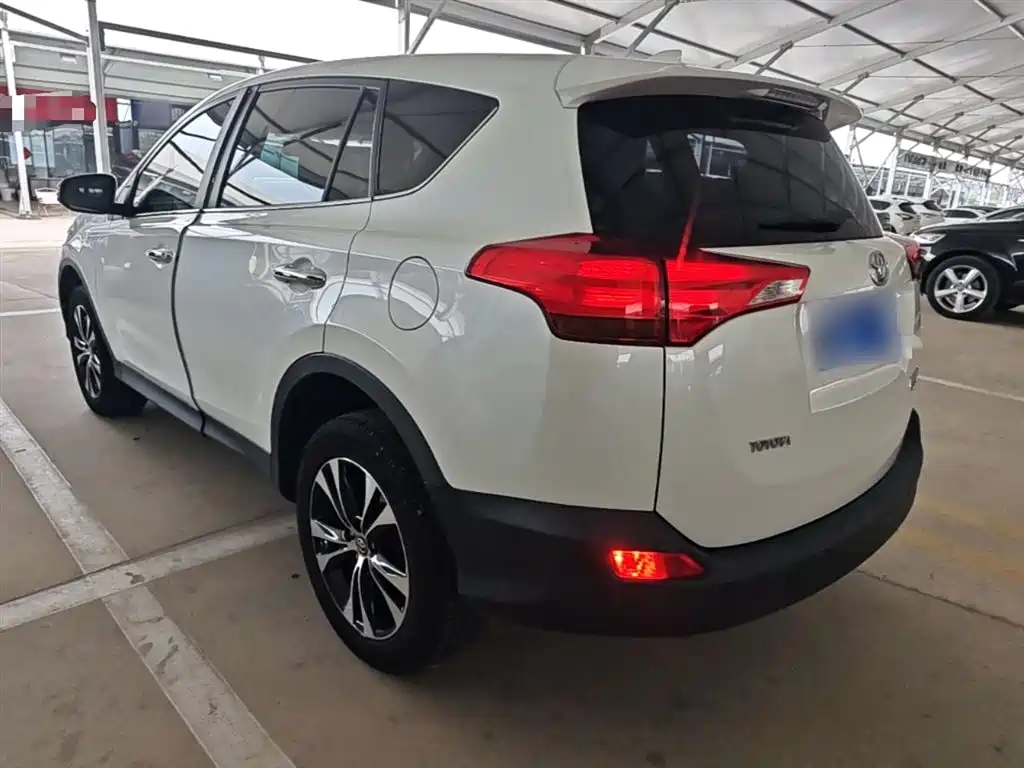 Toyota RAV4 Rongfang 2015 2.5L Automatic 4WD Elite Edition фото 5