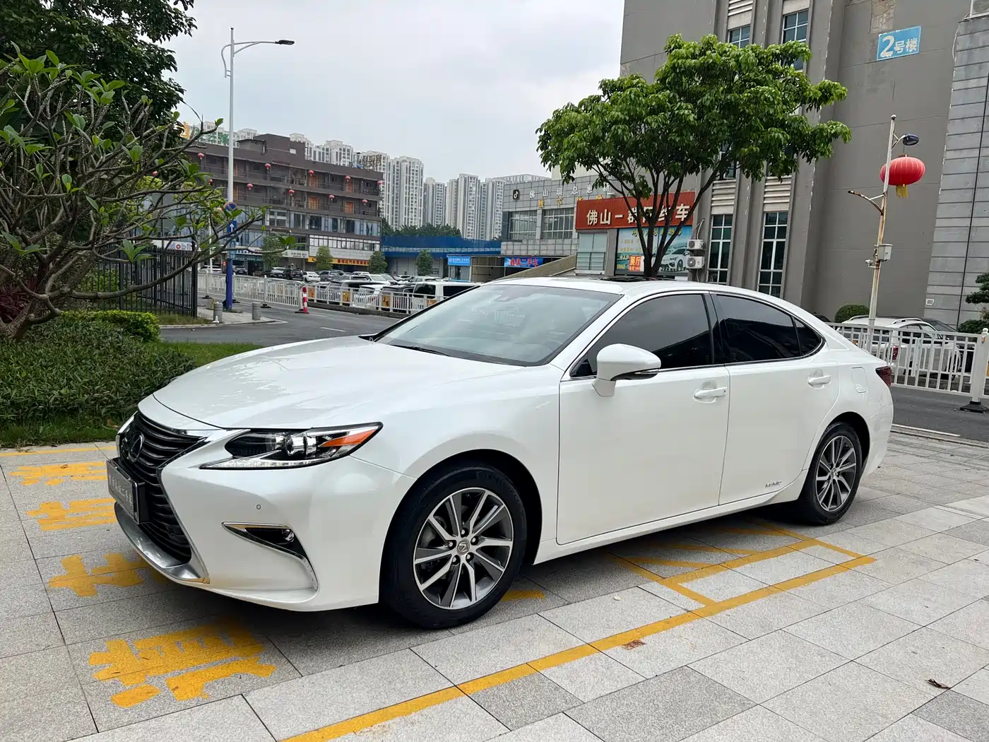 Lexus ES 2015 300h Comfort Edition фото 3