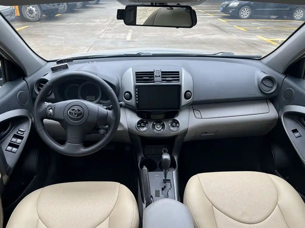 Toyota RAV4 Rongfang 2011 2.0L Automatic Classic Edition фото 6