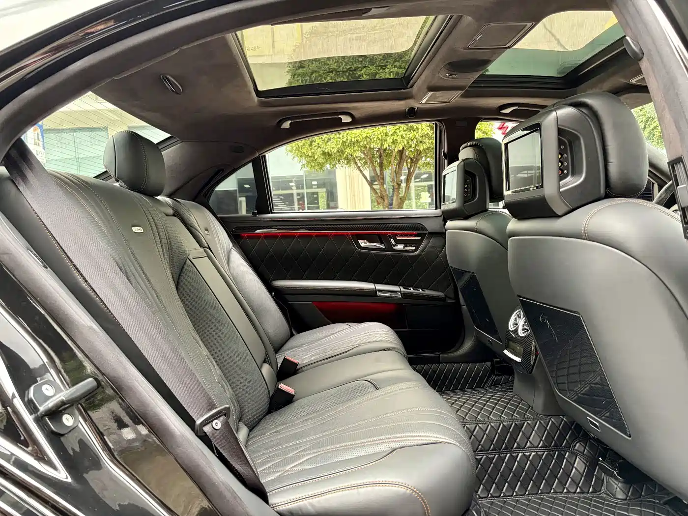 Фото 12 - Mercedes-Benz S-Class