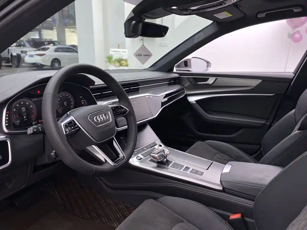 Фото 5 - Audi A6L